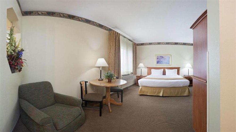 Wyndham Garden Anchorage Airport Hotel Buitenkant foto